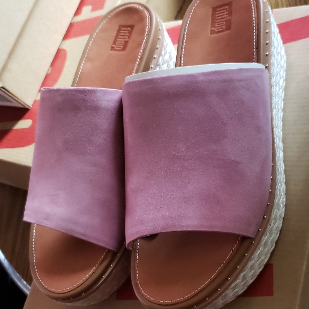 Size 9 pink wedge sandals.